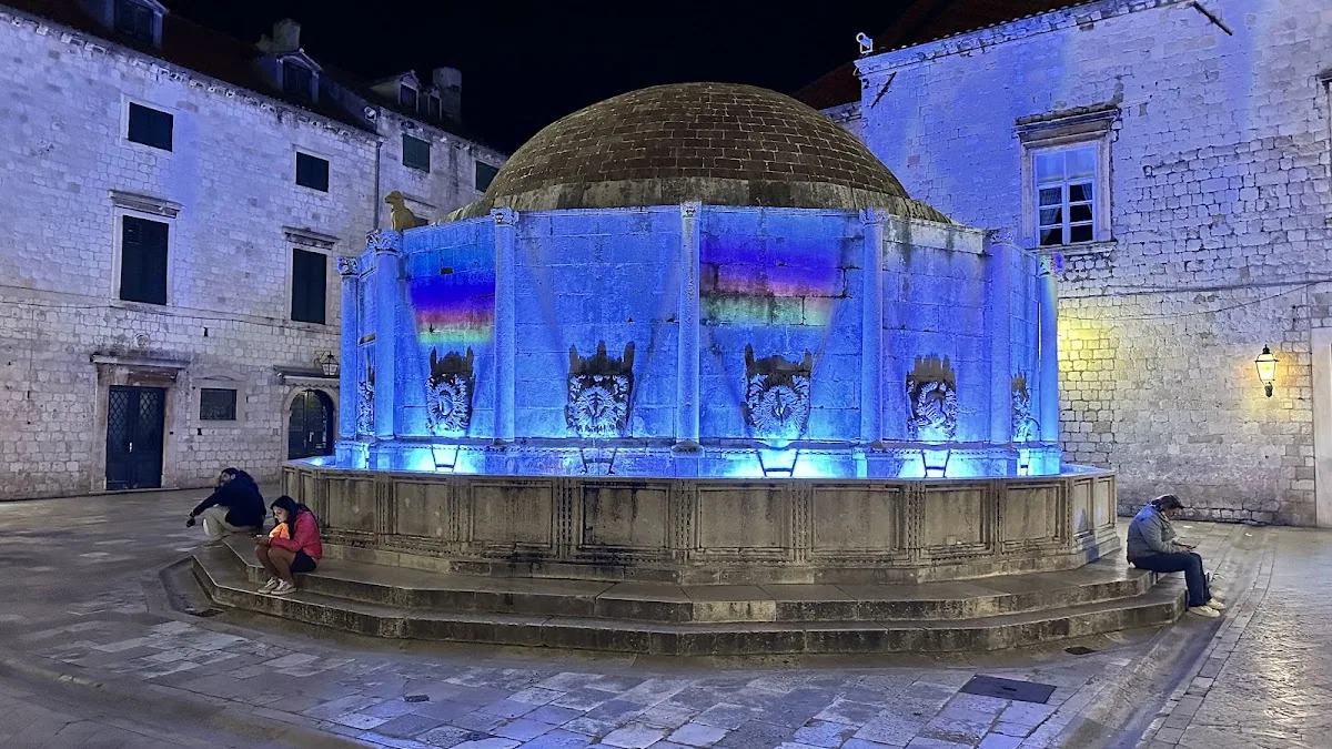 Onofrio's Large Fountain