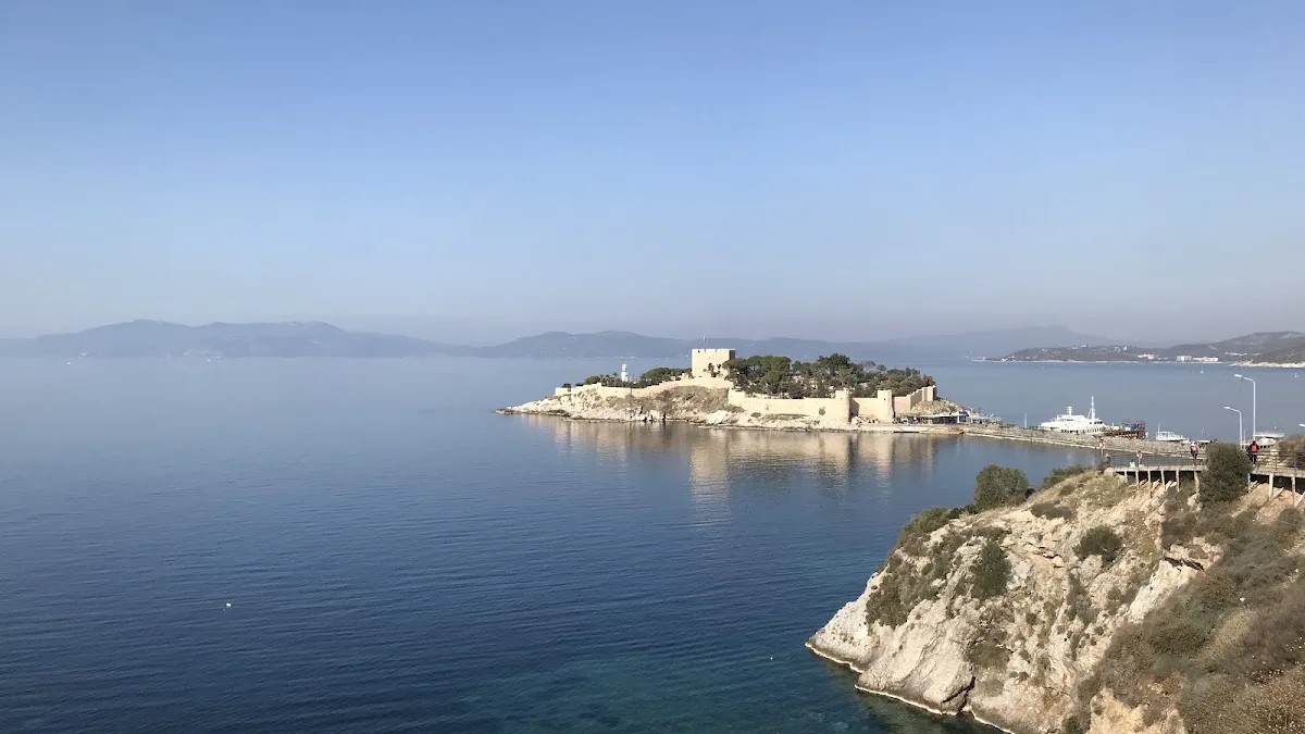 Kuşadası Yılancı Burnu Güvercinada Panorama