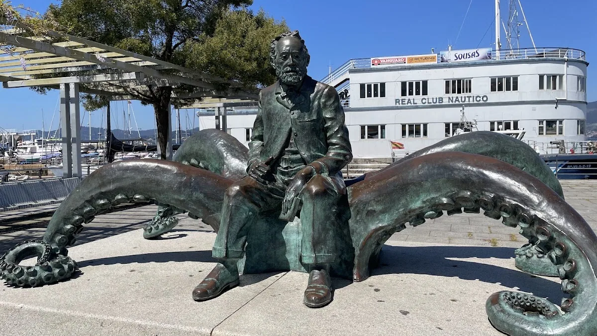 Monumento a Julio Verne