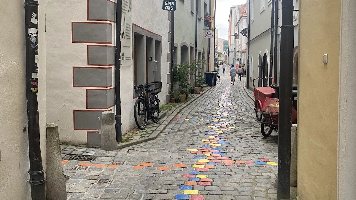 Höllgasse Artists Alley