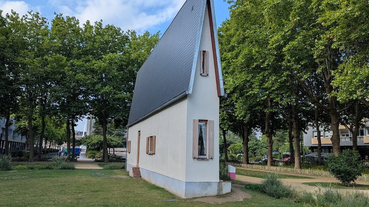 Narrow House