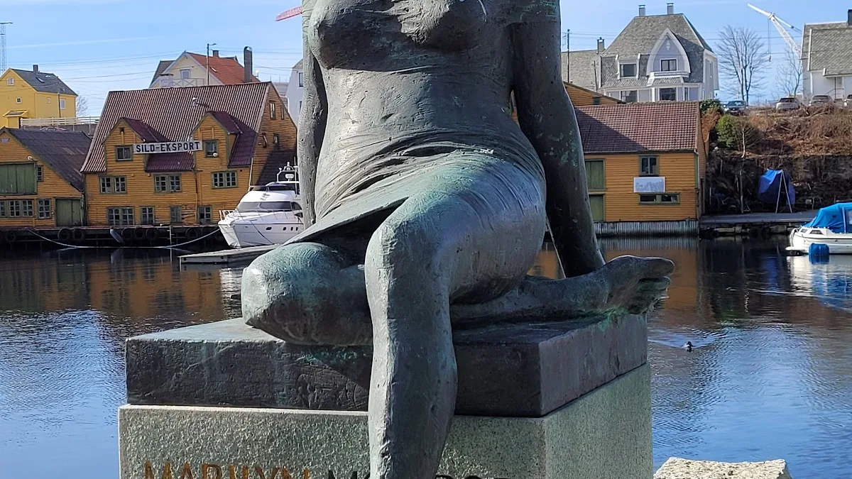 Marilyn Monroe Statue