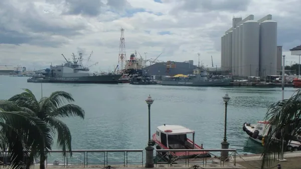Port Louis — photo 4