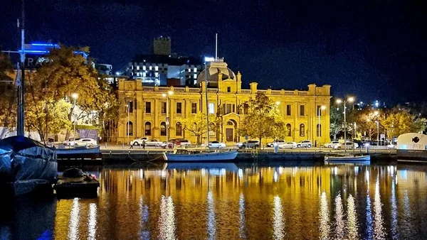 Hobart — photo 1
