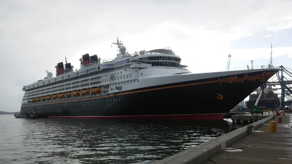 Disney Wonder — photo 2