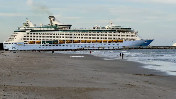 Voyager of the Seas — photo 1