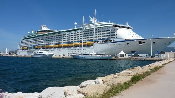 Voyager of the Seas — photo 5