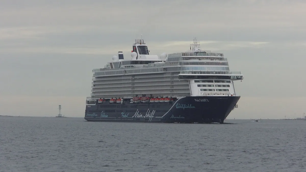 Mein Schiff 2 cruise ship