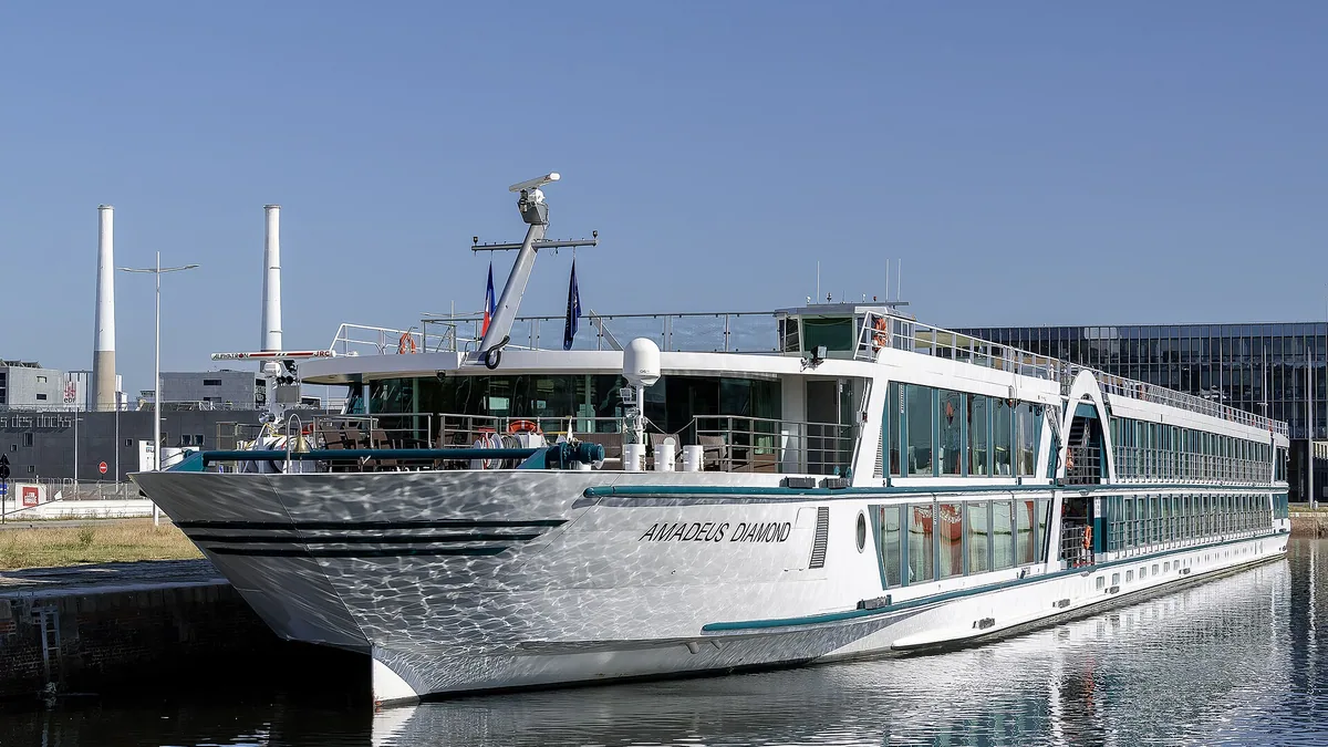 Amadeus Diamond cruise ship