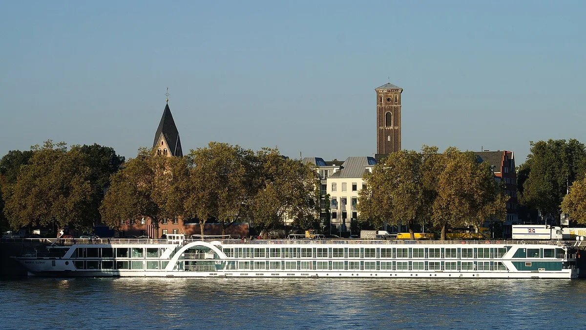 Amadeus Elegant cruise ship