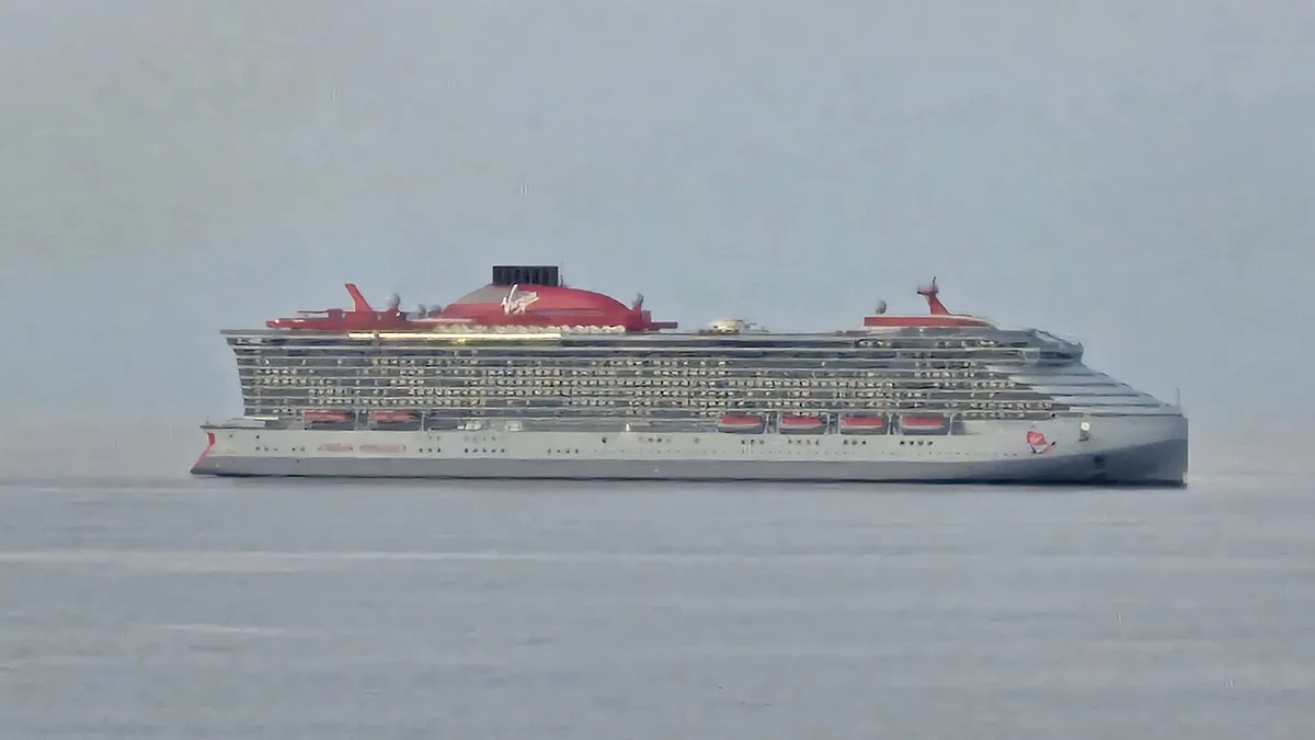 Brilliant Lady cruise ship